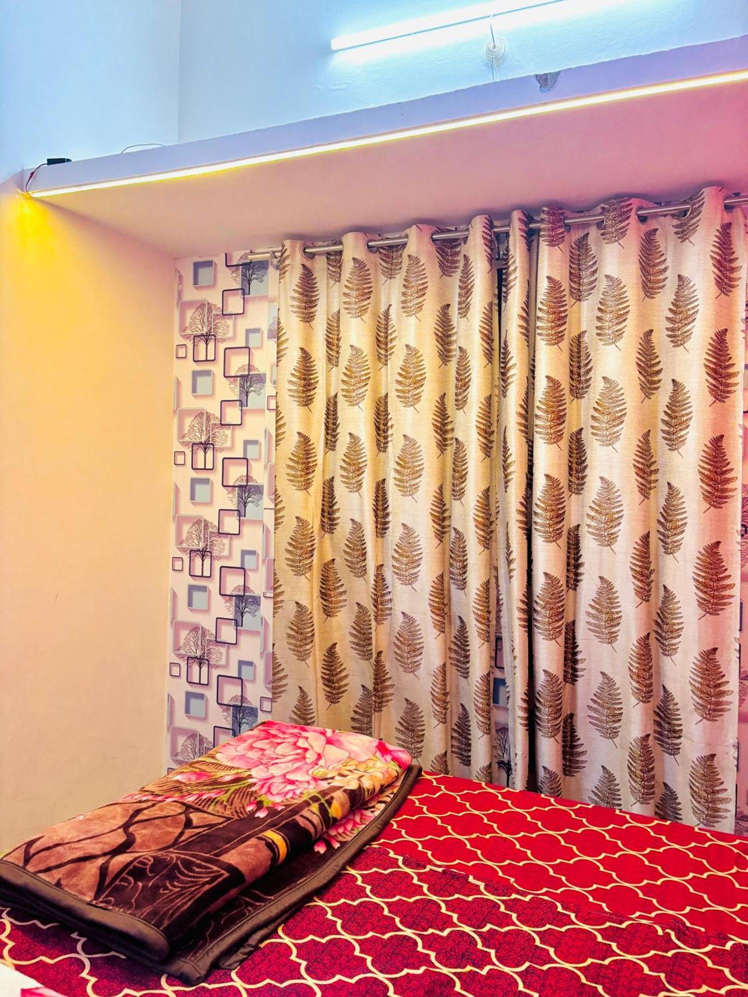 Shivalay Paying Guest House Varanasi Exterior foto